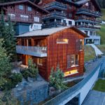 Architekturfotografie - Davos, Graubünden,Schweiz - Luxus Einfamilienhaus - Luftaufnahme mit Drohne