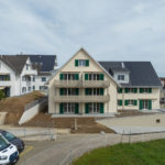 Immobilienfotografie - Mehrfamilienhaus in Obfelden, Zürich. Aussenaufnahme mit Drohne.
